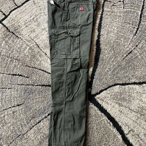 Wrangler Riggs Olive Green Men's Cargo Pants with Utility Pockets 33x32 Like New